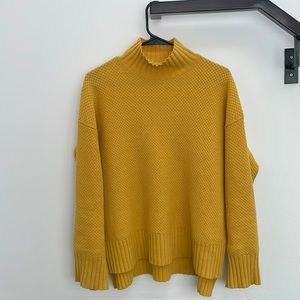 Everlane Cashmere Sweater in golden yellow size Medium